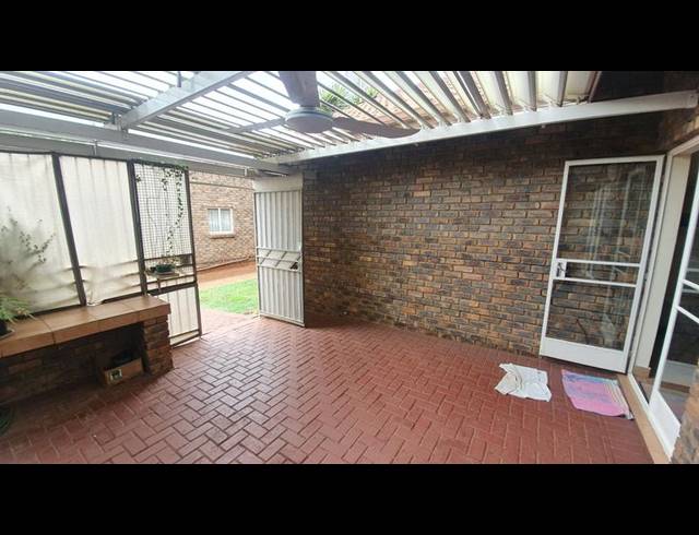 2 BEDROOM TOWNHOUSE FOR SALE IN CLARINA